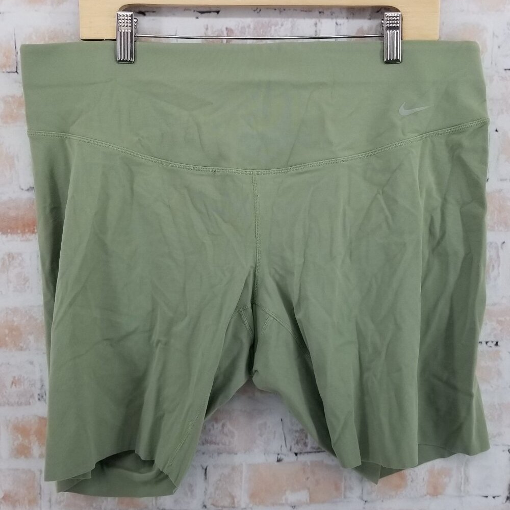 NWT Nike Zenvy Gentle-Support High-Waisted 8" Biker Shorts Green Women's Size 1X